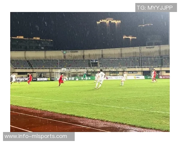 中乙联赛第30轮上海海港富盛经开队与温州俱乐部中胤队战成平局精彩对决 中乙联赛第30轮上海海港富盛经开队与温州俱乐部中胤队战成平局精彩对决