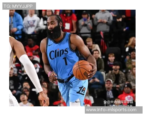 快船与黄蜂激战上半场快船微弱领先哈登表现抢眼小卡稳定发挥三球状态起伏